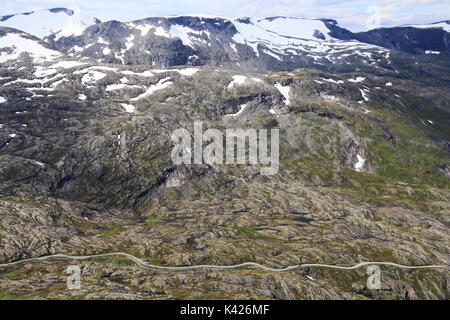 Curva road a mountain pass trollstigen in andalsnes, More og Romsdal, Norvegia, Scandinavia, Europa Foto Stock