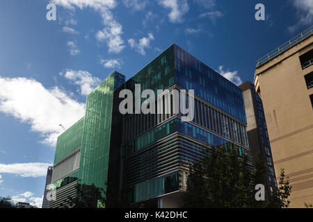 Questo edificio 180 Thomas Street, Haymarket, Sydney è stata progettata dagli architetti Bates Smart. Il suo abbastanza unico nel suo genere a causa delle sue caratteristiche sostenibile ad un Foto Stock