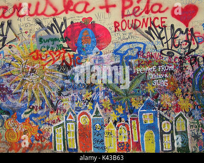 Parte del Muro di John Lennon, Velkopřevorské náměstí (Grand Priory Square), Malá Strana, Praga Foto Stock