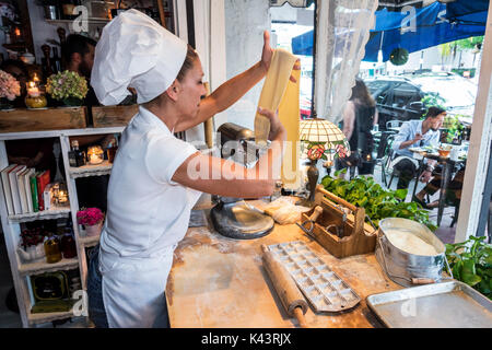 Miami Beach Florida, pane & vino la Trattoria, ristorante ristoranti cibo mangiare fuori caffè caffè bistrot, adulti adulta donna donna donna donna donna donna donna donna donna donna donna, Foto Stock