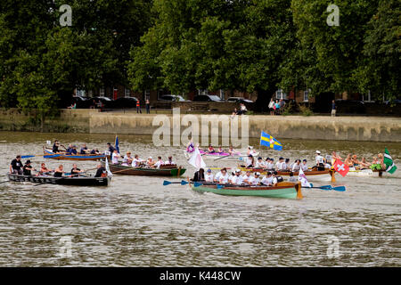 Il grande fiume gara evento annuale per le barche a remi lungo il fiume Tamigi Foto Stock