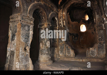 In Turchia, Kapadokia, è possibile vedere il luogo dove i riti religiosi erano praticati su una base quotidiana sotto la supervisione di un predicatore. Questo luogo è il museo all'aria aperta a Goreme dove è possibile visitare alcune delle chiese del tempo. Foto Stock