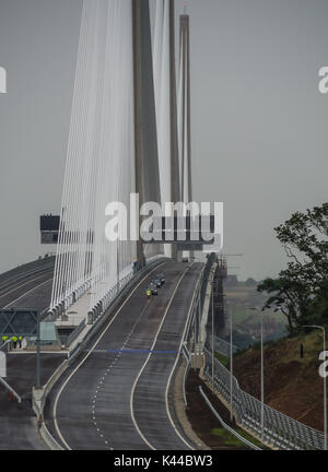 Edinburgh, Regno Unito. 04 Sep, 2017. Queens Drive Entourage su Queensferry attraversando Credito: Richard Gregory/Alamy Live News Foto Stock