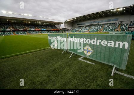 Belfast, Irlanda del Nord. 04 Sep, 2017. Una vista generale di Windsor Park prima della Coppa del Mondo FIFA 2018 qualifica del gruppo C match tra Irlanda del Nord e Repubblica ceca a Windsor Park il 4 settembre 2017 a Belfast, Irlanda del Nord. (Foto di Daniel Chesterton/phcimages.com) Credit: Immagini di PHC/Alamy Live News Foto Stock