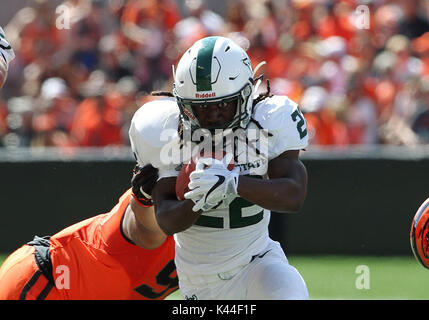 Reser Stadium, Corvallis, O STATI UNITI D'AMERICA. 02Sep, 2017. Portland State Vikings running back Za'Quan estati (22) durante il NCAA Football gioco tra la Oregon State castori e il Portland State Vichinghi Reser Stadium, Corvallis, o. Larry C. LawsonCSM/Alamy Live News Foto Stock