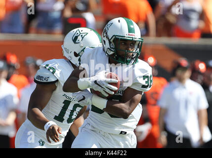 Reser Stadium, Corvallis, O STATI UNITI D'AMERICA. 02Sep, 2017. Portland State Vikings running back Antwone Williams (38) durante il NCAA Football gioco tra la Oregon State castori e il Portland State Vichinghi Reser Stadium, Corvallis, o. Larry C. LawsonCSM/Alamy Live News Foto Stock