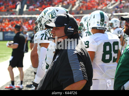 Reser Stadium, Corvallis, O STATI UNITI D'AMERICA. 02Sep, 2017. Portland State University capo allenatore di calcio Bruce Barnum durante il NCAA Football gioco tra la Oregon State castori e il Portland State Vichinghi Reser Stadium, Corvallis, o. Larry C. LawsonCSM/Alamy Live News Foto Stock