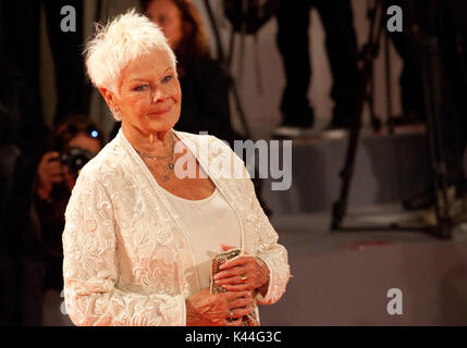 Judi Dench alla premiere del film Victoria & Abdul alla 74a Mostra del Cinema di Venezia, Sala Grande domenica 3 settembre 2017, Venezia Lido, Italia. Foto Stock