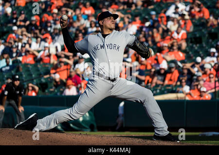 Baltimore, Maryland, Stati Uniti d'America. 04 Sep, 2017. New York Yankees relief pitcher Dellin Betances (68) genera durante il gioco MLB tra New York Yankees e Baltimore Orioles a Rigogolo Park a Camden Yards di Baltimora, Maryland. Scott Taetsch/CSM/Alamy Live News Foto Stock