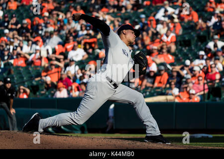 Baltimore, Maryland, Stati Uniti d'America. 04 Sep, 2017. New York Yankees relief pitcher Dellin Betances (68) genera durante il gioco MLB tra New York Yankees e Baltimore Orioles a Rigogolo Park a Camden Yards di Baltimora, Maryland. Scott Taetsch/CSM/Alamy Live News Foto Stock