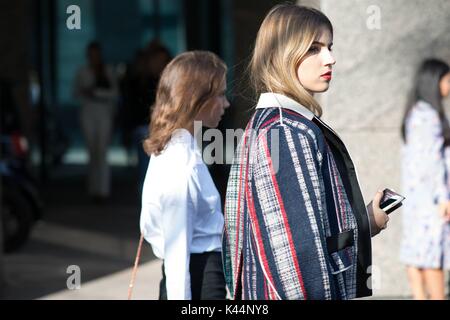 Sasha che pongono al di fuori di Mercedes Benz Kiev Moda giorni - 1 settembre, 2017 - Foto: Pista Manhattan/Michelle Sangster***per solo uso editoriale*** | Verwendung weltweit Foto Stock