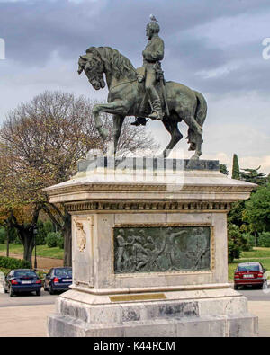 Barcellona, Spagna. Xix oct, 2004. Una statua equestre in bronzo su un piedistallo di pietra del generale Joan Prim i Prats, Spagnolo generale e statista, nel Parc de la Ciutadella a Barcellona. Un importante destinazione turistica, Barcellona ha un ricco patrimonio culturale. Credito: Arnold Drapkin/ZUMA filo/Alamy Live News Foto Stock