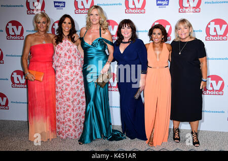 Jane Moore, Andrea McLean, Penny Lancaster, Coleen Nolan, Saira Khan e Linda Robson frequentando il TV Choice Awards 2017 tenutosi presso il Dorchester Hotel di Londra. Foto Stock