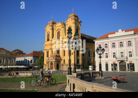 La Cattedrale cattolica romana di St George, sul raccordo (Unirii) Square, in Timisoara, nell ovest della Romania Foto Stock