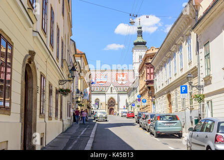 Zagabria, Croazia - Luglio 17, 2017: Zagabria strade in un giorno feriale durante il giorno in estate. Città di Zagabria è la capitale della Croazia. Foto Stock