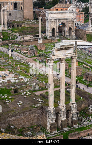 Foro Romano, Roma, Italia. Il Foro Imperiale visto dal Colle Palatino, Italia Foto Stock