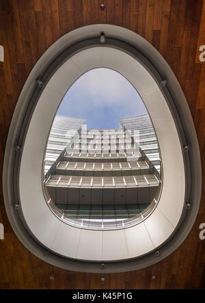 Gae Aulenti Sqaure, Milano, lombardia, italia. Di seguito da Gae Aulenti square Foto Stock
