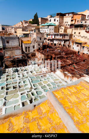 Nord Africa,Marocco,quartiere Fes,Conceria di Fez,Chouara conceria. Lavorazione del cuoio Foto Stock