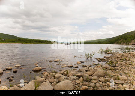 Il fiume Tana, Finnish-Norwegian frontiera, Utsjoki, Nord della Lapponia Foto Stock