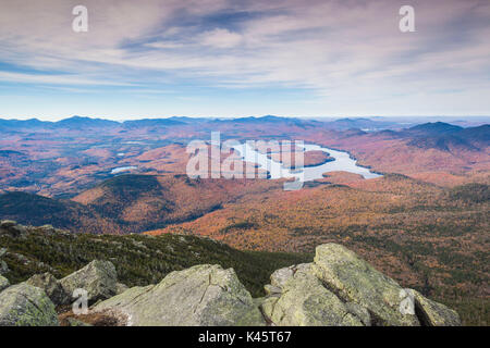 Stati Uniti d'America, New York, Montagne Adirondack, Wilmington, Whiteface Mountain, vista verso Lake Placid, autunno Foto Stock