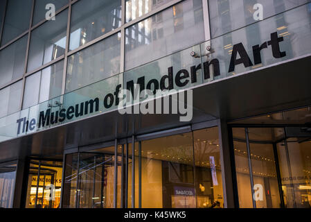 Stati Uniti d'America, New York New York City, Mid-Town Manhattan, il Museo di Arte Moderna MOMA, segno Foto Stock