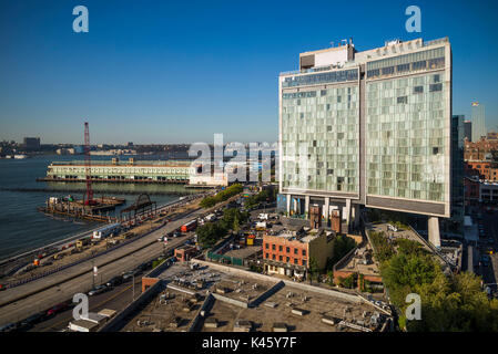 Stati Uniti d'America, New York New York City, la parte inferiore di Manhattan, l'Hotel Standard, vista in elevazione Foto Stock