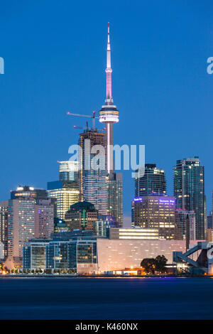 Canada Ontario, Toronto, skyline dal molo di Polson, alba Foto Stock