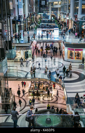 Canada Ontario, Toronto Eaton Centre shopping mall, interno Foto Stock