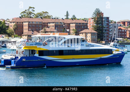 Il Manly il traghetto veloce lasciando Manly per Circular Quay, Sydney, NSW,New South Wales, Australiacatamaram Foto Stock