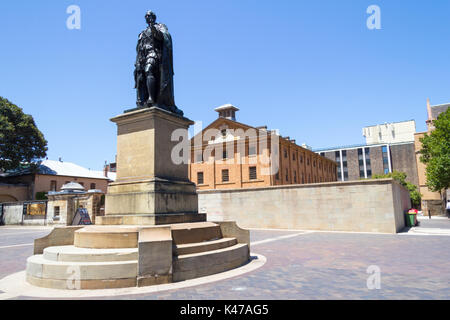 Statua del Principe Alberto con Hyde Park Barracks Museum in background, Sydney, NSW, Nuovo Galles del Sud, Australia Foto Stock