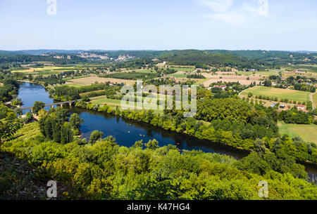 Vista da Domme del fiume Dordogna e valle, Nouvelle Aquitaine, Francia. Foto Stock