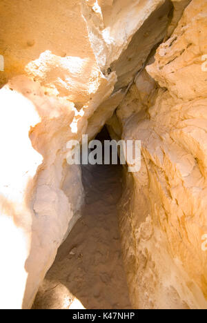Grotta di pietra arenaria Mt Moffatt Parco Nazionale Foto Stock