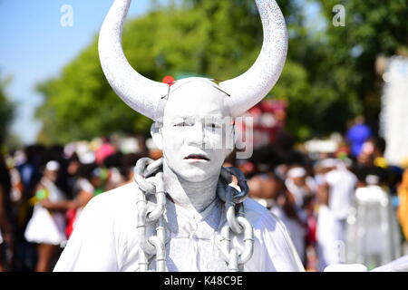 Brooklyn, Stati Uniti. 04 Sep, 2017. Brooklyn ha celebrato la Giornata del Lavoro 2017 dalla messa in scena della sua annuale West Indian Day colazione in terrazza Lincoln Park, dove molti di NYC politici e leader di comunità raccogliere prima di marciare lungo Eastern Parkway a Brooklyn il cinquantesimo annuale di West Indian Day Parade, poi della nazione più grande celebrazione dei Caraibi Cultura e patrimonio. Credito: Andy Katz/Pacific Press/Alamy Live News Foto Stock