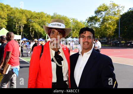 Brooklyn, Stati Uniti. 04 Sep, 2017. Brooklyn ha celebrato la Giornata del Lavoro 2017 dalla messa in scena della sua annuale West Indian Day colazione in terrazza Lincoln Park, dove molti di NYC politici e leader di comunità raccogliere prima di marciare lungo Eastern Parkway a Brooklyn il cinquantesimo annuale di West Indian Day Parade, poi della nazione più grande celebrazione dei Caraibi Cultura e patrimonio. Credito: Andy Katz/Pacific Press/Alamy Live News Foto Stock