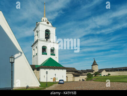 Torre Campanaria - la famosa Cattedrale della Trinità. Città di Pskov, Russia. Foto Stock