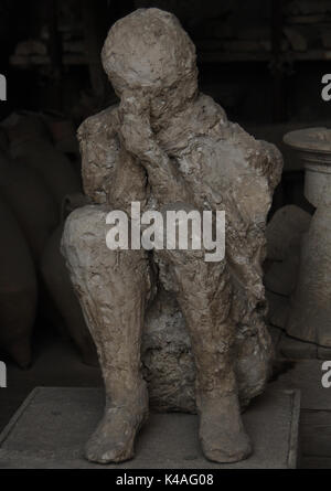 L'Italia. Pompei. Calco in gesso di resti umani. Foto Stock