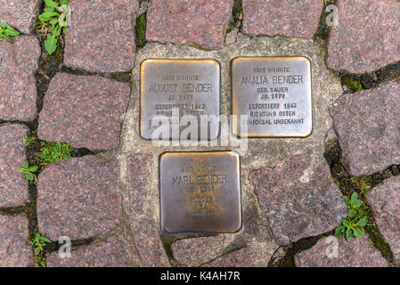 Ostacoli, cippi per espulsi e deportati ebrei durante il periodo nazista, seligenstadt, Hesse, Germania Foto Stock