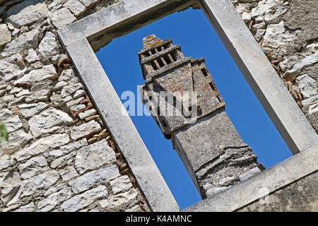 Dettaglio di un ex ora Dwelling-House decaduto in un piccolo villaggio della penisola istriana Foto Stock