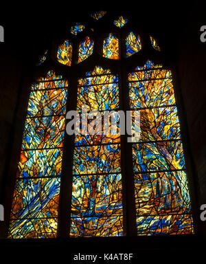 Il Millennium finestra occidentale da Tom Denny, Chiesa di San Pietro, Martley, Worcestershire, England, Regno Unito Foto Stock