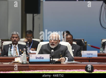 Xiamen, cinese della provincia del Fujian. 5 Sep, 2017. Primo Ministro indiano Narendra Modi parla al dialogo di mercato emergenti e i Paesi in via di sviluppo a Xiamen, a sud-est della Cina di provincia del Fujian, Sett. 5, 2017. Credito: Ju Peng/Xinhua/Alamy Live News Foto Stock