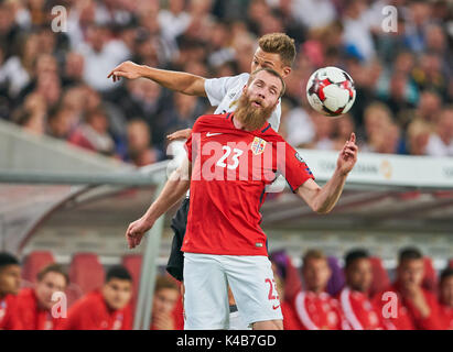 Stuttgart, Germania. 04 Sep, 2017. Coppa del Mondo FIFA 2018 qualifica, Stoccarda, Settembre 04, 2017 Joshua KIMMICH, DFB 18 competere per la sfera contro Jo Inge BERGET, né 23 World Cup 2018 Qualifica Gruppo C, Germania - NORVEGIA 6-0 a Stoccarda, Germania, Settembre 04, 2017 Credit: Peter Schatz/Alamy Live News Foto Stock