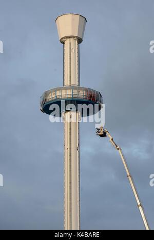 Gli operatori di soccorso e vigili del fuoco provare per il soccorso di persone intrappolate in weymouth skyline della torre, Dorset, Regno Unito, picture credit: finnbarr webster/alamy live news Foto Stock