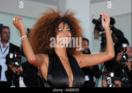 Venezia, Italia. 05 Sep, 2017. 74a Mostra del Cinema di Venezia, Photocall film 'Maltri !" nella foto: Tina Kunakey Credit: Indipendente Photo Agency Srl/Alamy Live News Foto Stock