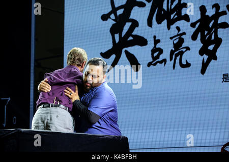 Shenyang, Shenyang, Cina. 5 Sep, 2017. Shenyang, Cina-5Settembre 2017: (solo uso editoriale. Cina OUT) .Nick Vujicic dà un discorso a Shenyang University di Shenyang, a nord-est della Cina di Provincia di Liaoning, Settembre 5th, 2017. Nicholas James Vujicic è un australiano oratore motivazionale nato con tetra-amelia sindrome, un raro disturbo caratterizzato dalla assenza di braccia e gambe. Credito: SIPA Asia/ZUMA filo/Alamy Live News Foto Stock