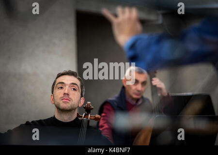 Concerti di musica sinfonica di Dresda con musicisti Armeni e Turchi musicianson il progetto concert 'Aghet' in Jerevan. Foto Stock