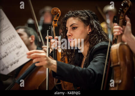 Concerti di musica sinfonica di Dresda con musicisti Armeni e Turchi musicianson il progetto concert 'Aghet' in Jerevan. Foto Stock