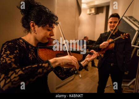 Concerti di musica sinfonica di Dresda con musicisti Armeni e Turchi musicianson il progetto concert 'Aghet' in Jerevan. Foto Stock