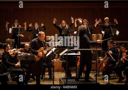 Concerti di musica sinfonica di Dresda con musicisti Armeni e Turchi musicianson il progetto concert 'Aghet' in Jerevan. Foto Stock