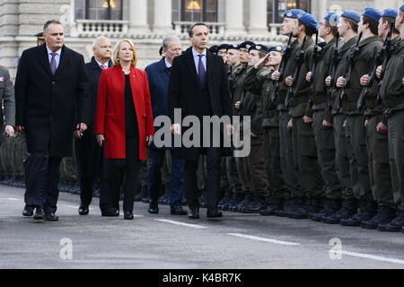 Governo federale austriaco, il ministro della Difesa di Hans Peter Doskozil, Presidente del Consiglio Doris Bures e il Cancelliere federale Christian Kern Foto Stock