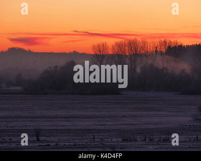 Sunrise In Ampermoss, sulla valle del fiume Fen vicino Ammersee in Alta Baviera Foto Stock